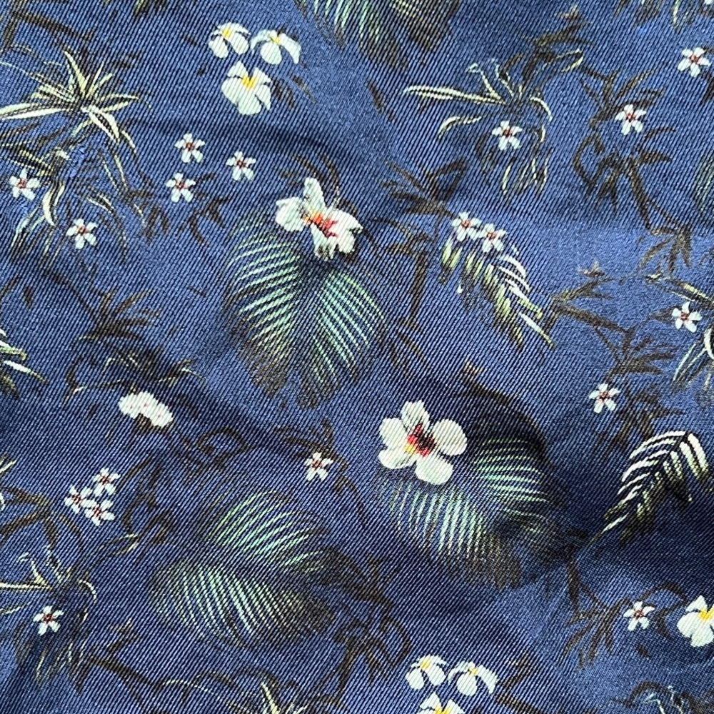 Like New, Ted Baker London Silk Pocket Square. - Picture 3 of 3